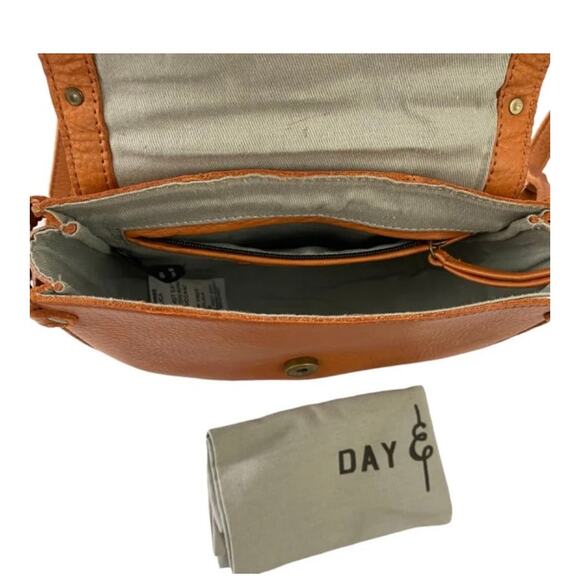 NWT DAY & MOOD Tan Cognac Leather Leaf Inlay Small Round Crossbody Bag Purse - Picture 8 of 10